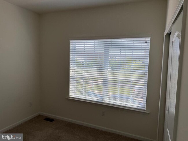 Building Photo - 280 N Bayberry Pkwy