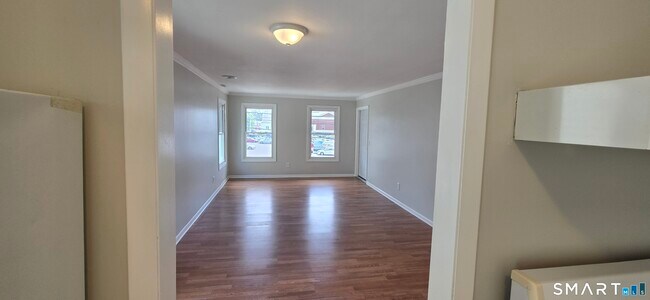 Building Photo - 736 Savin Ave