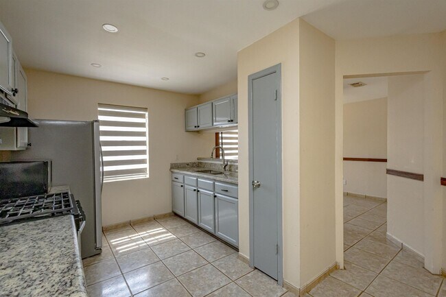 Building Photo - 1416 Rd Runner Loop