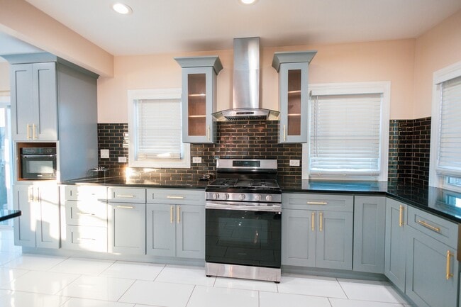 Building Photo - 7916 McVicker Ave