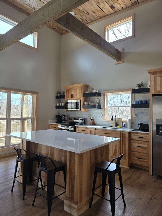 Building Photo - Beautiful peaceful 2/1 for rent! Fully furnished