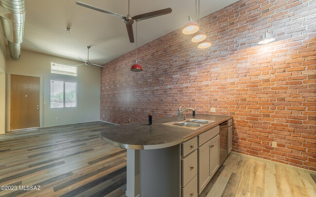 Building Photo - 3303 N Tyndall Ave