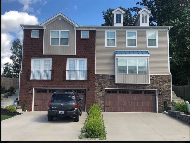 Building Photo - 142 Vineland Pkwy Dr