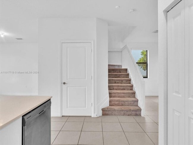 Building Photo - 4 bedroom in Miami Gardens FL 33169