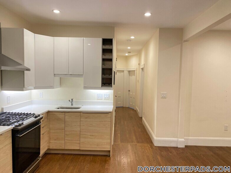 Building Photo - 106 Buttonwood St