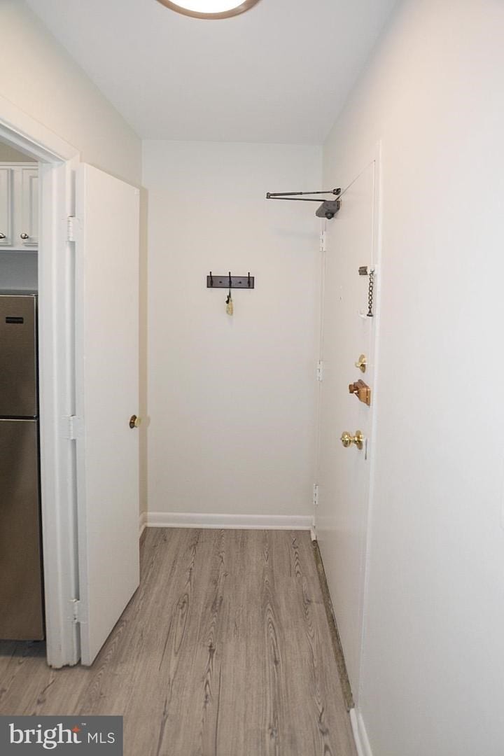 Building Photo - 3874 Lyndhurst Dr