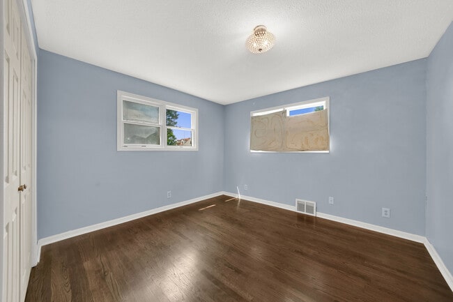 Building Photo - 4933 S Lockwood Ave