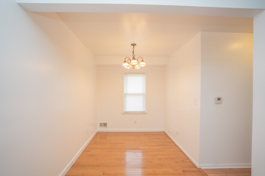 Building Photo - 23060 Berdeno Ave