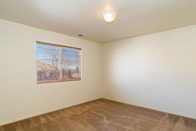 Building Photo - 3 Bedroom House Walking Distance to McQuee...