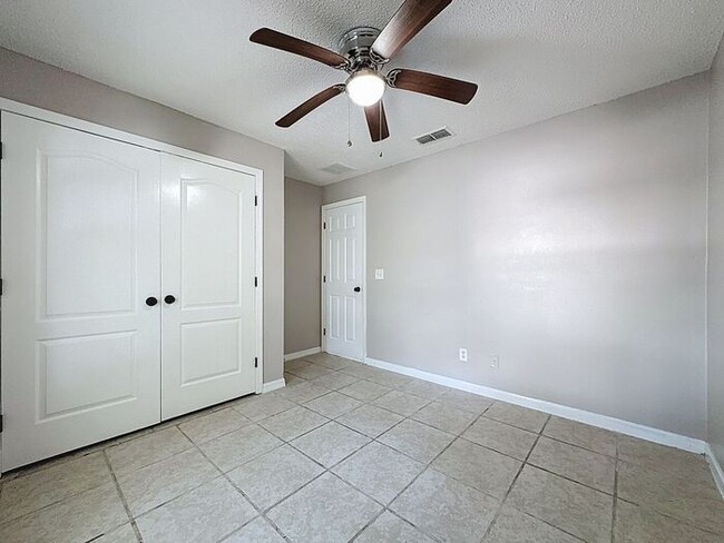 Building Photo - Charming 3-Bedroom Rental in Poinciana