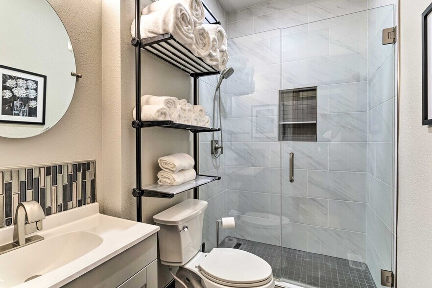 Building Photo - 1533 N Williams St