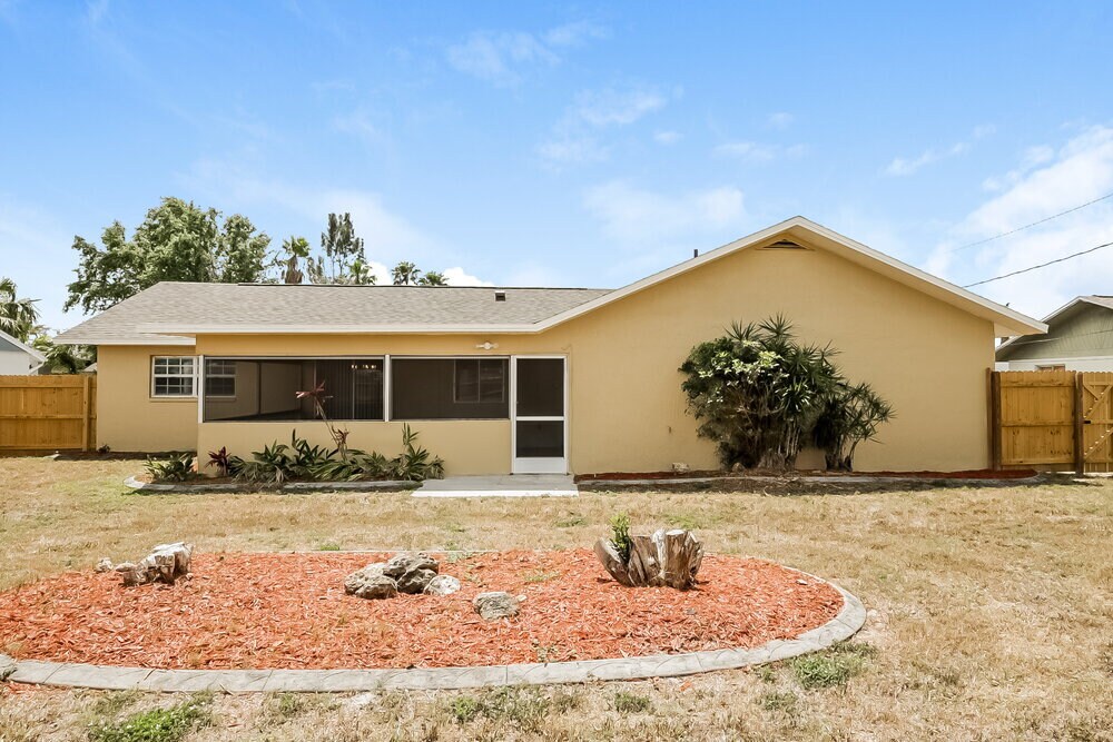 Building Photo - 1411 SE 27th Terrace