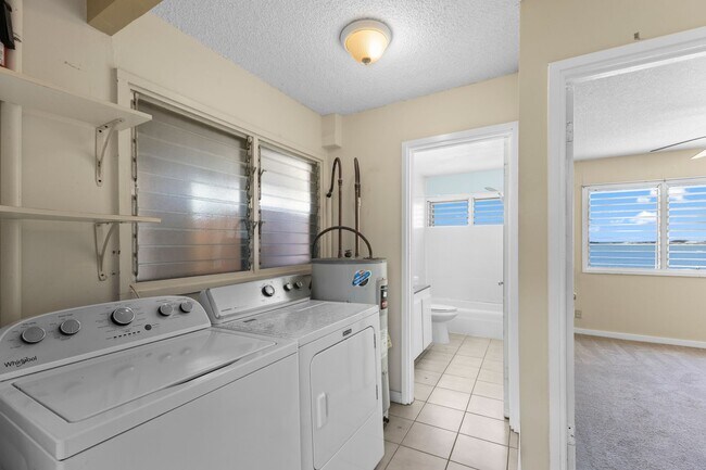 Building Photo - Pet Friendly Kaneohe House with Breathtaki...