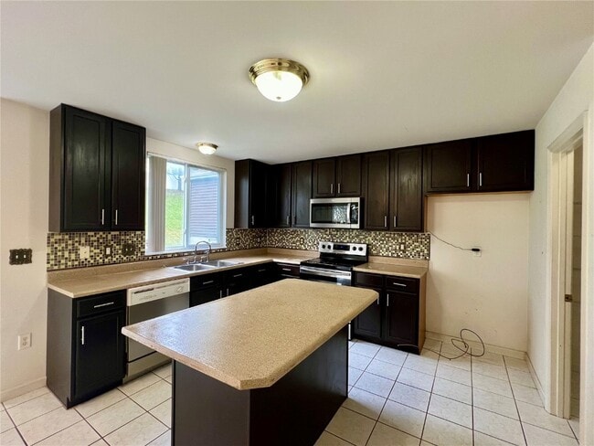 Building Photo - 188 Birchwood Trail Dr