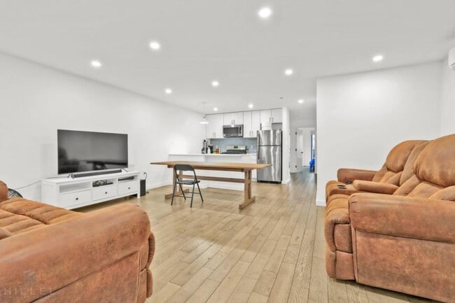 Building Photo - 2 bedroom in Brooklyn NY 11207