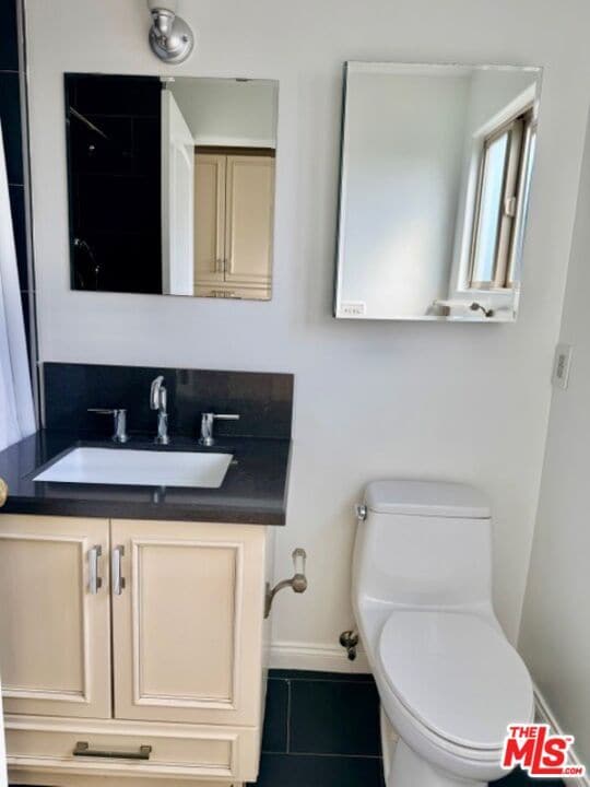 Building Photo - 917 N Sierra Bonita Ave