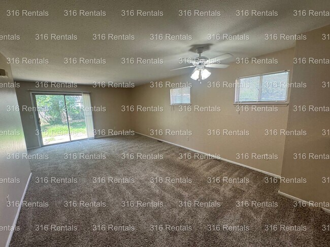 Building Photo - $850- 2 bed 1 bath - Townhomes