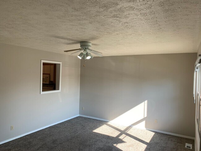 Building Photo - 1383 W Allen St