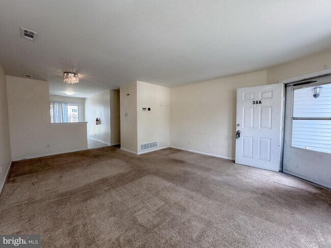 Building Photo - 38 Hopewell Ln