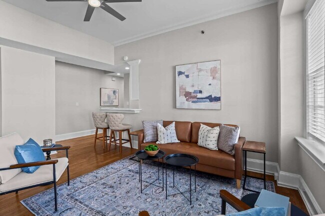 Building Photo - "Modern Comfort Awaits: Spacious 2-Bed, 2-Bath Condo with Elegance in the Heart of Atlanta"