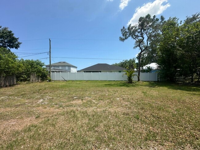 Building Photo - 120 SW De Gouvea Terrace