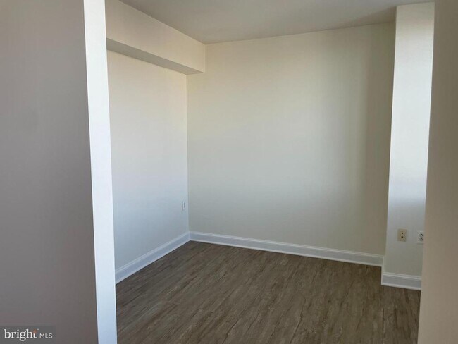 Building Photo - 2451 Midtown Ave