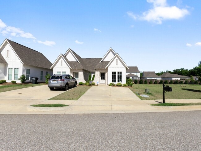 Primary Photo - 1255 Burrow Cir