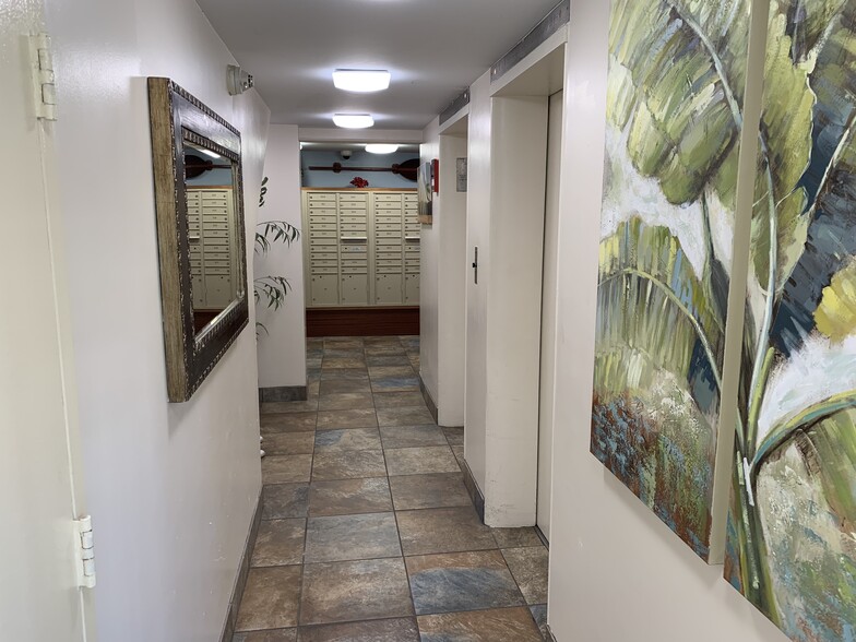 Mailroom - 2575 Kuhio Ave