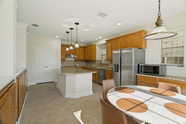 Building Photo - 412 S Hampton Ct
