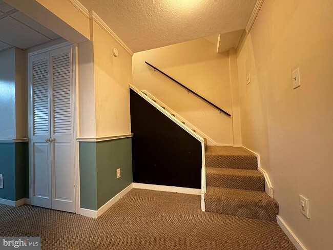 Building Photo - 306 Cherry Ct