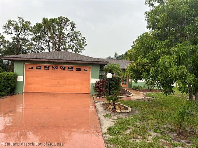 Building Photo - 310 Kite Ave