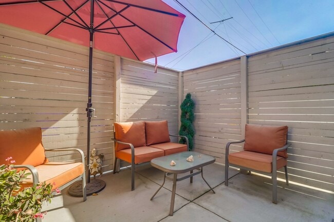 Building Photo - Furnished 2 Bedroom, 1 Bath