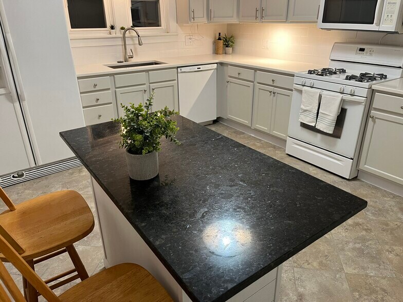 Kitchen Island - 349 Mohawk Ave