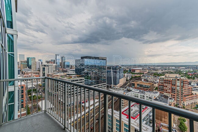 Building Photo - 1700 Bassett St