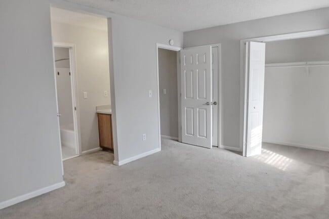 Building Photo - 8016 Thelen St