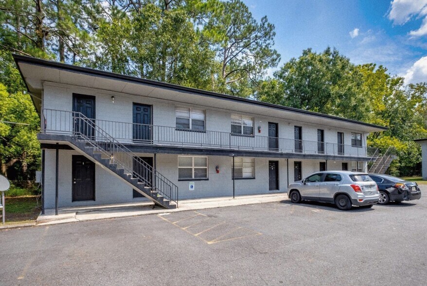 Building Photo - 2862 W 1st St