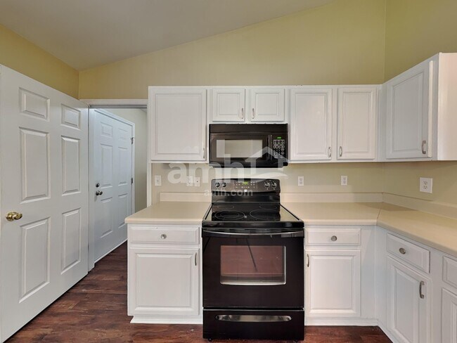 Building Photo - 224 N Fuquay Springs Ave