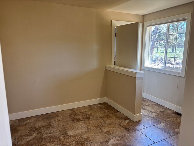 Building Photo - Great Tumalo Single Story Home with Mounta...