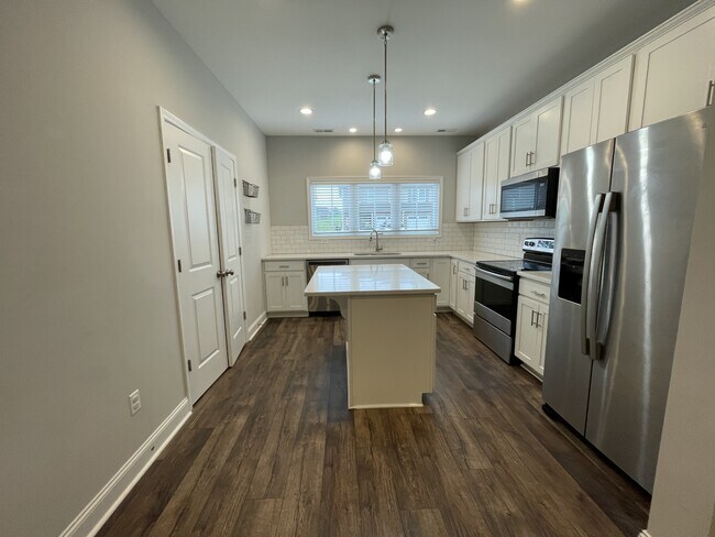 Building Photo - 1186 Commonwealth Cir