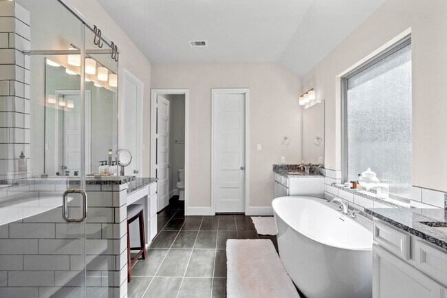 Building Photo - 2210 Bristlegrass Dr