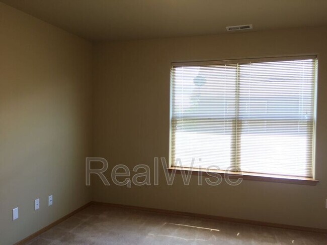Building Photo - 2885 SW Indian Cir