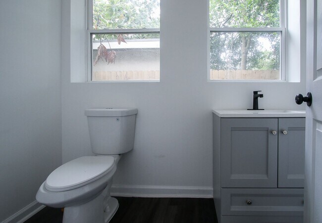 Building Photo - Spacious 4 Bedroom, 2.5 Bath Home in Savan...