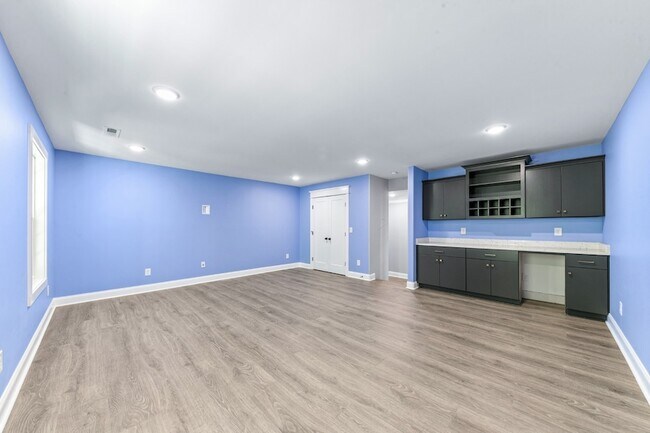 Building Photo - 601 Joyce Ave