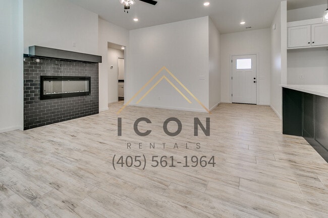 Building Photo - 809 S 2nd St