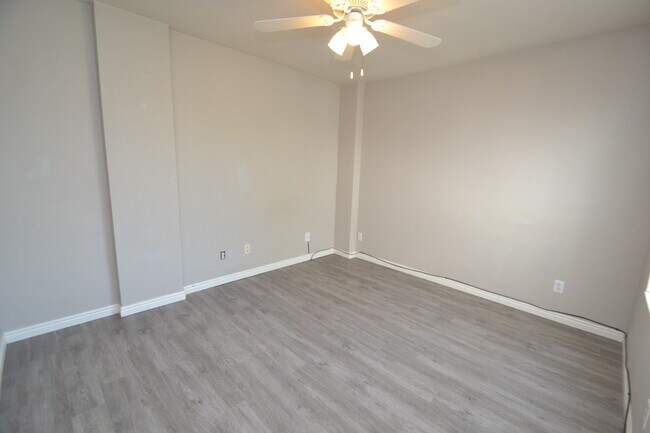 Building Photo - 2 Bedroom 2 Bath Condo on 9th East!!!