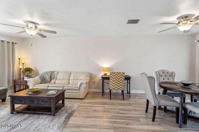 Building Photo - 13046 Wildwood Dr