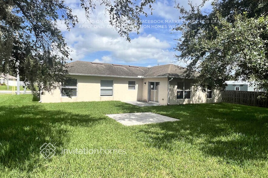 Building Photo - 1755 SW Import Dr