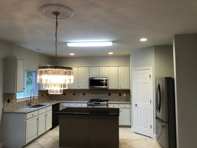 Building Photo - 9719 Glen Eden Ct