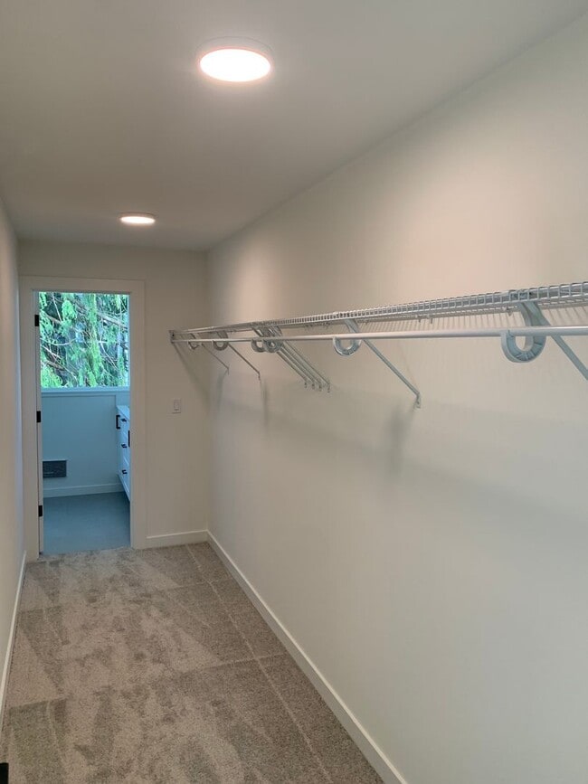 Building Photo - Luxury 2 beds/2 baths townhome in Wedgwood!