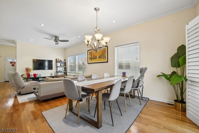 Building Photo - 21 Grove St